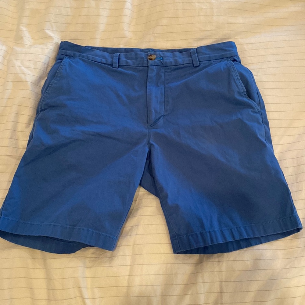 Vineyard Vines - Men’s short in size 33